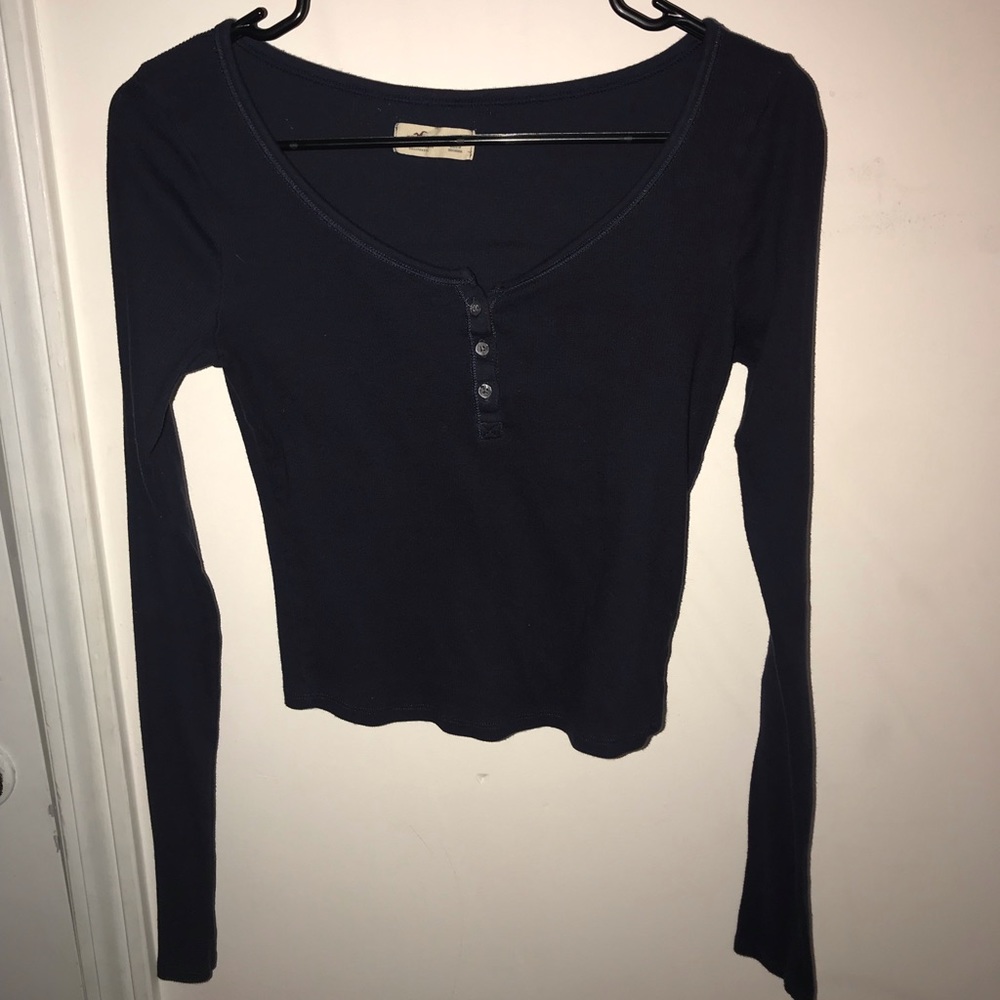 Long sleeve navy blue crop-top.
